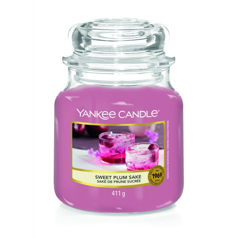Yankee Candle Sweet Plum Sake Średnia świeca zapachowa 411g Yankee Candle - 1
