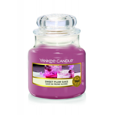 Yankee Candle Sweet Plum Sake Mała świeca zapachowa 104g Yankee Candle - 1