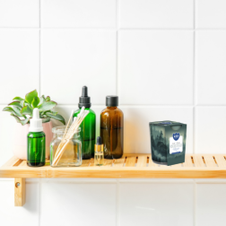 BISPOL Aura Duftkerze sn72s-58 (Eiche & Moos) ~22h