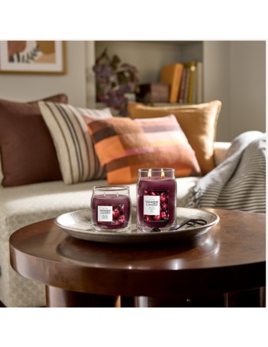 Vonná svíčka Yankee Candle Black Cherry střední 368 g