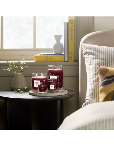 Vonná svíčka Yankee Candle Black Cherry střední 368 g